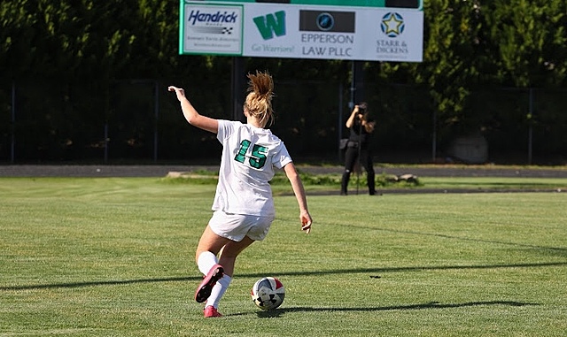 me empecé el fútbol y hockey sobre hierba (field hockey) para la escuela