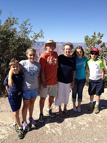 Fui a la grand canyon con mis abuelos y mis primos