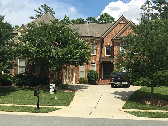 Mis padres, mis hermanos, y yo nos mudamos a North Carolina. Vivíamos en Brookhaven.