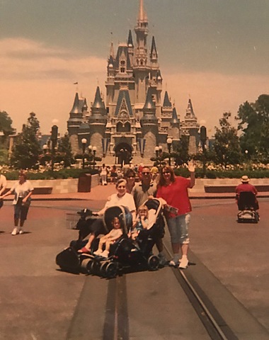 Mi familia y yo fuimos a Disney por primera vez.
