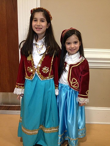 Tuve mi primer día de escuela griega con mi hermana.