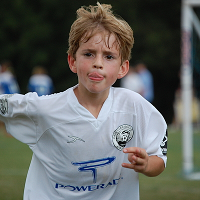 Timeline: Aprendí a jugar al fútbol en dos mil nueve.