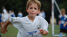 Timeline: Aprendí a jugar al fútbol en dos mil nueve.