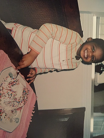 Tuve mi cuarta fiesta de cumpleaños. ¡El pastel estaba muy bueno!