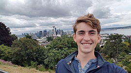 Timeline: Mi familia y yo fuimos a la costa oeste este verano.