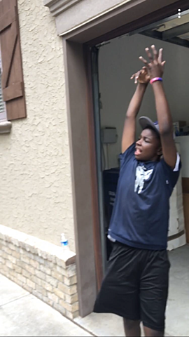 Empecé a jugar baloncesto.