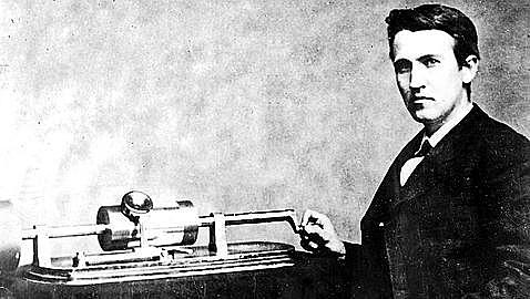 Thomas alva Edisonnació el 11 de febrero de 1847 y murió el 18 de octubre de 1931 a los 84 años.