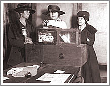 Las mujeres mayores de 30 años y con propiedades tienen derecho al voto.