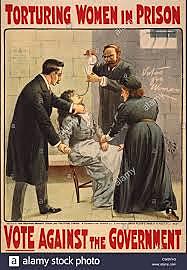 las sufragistas son alimentadas a la fuerza
