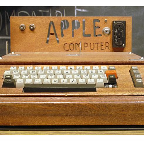 Primer ordenador comercializado (Apple I)