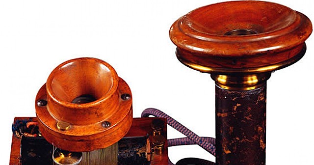 Se diseñó el primer teléfono.