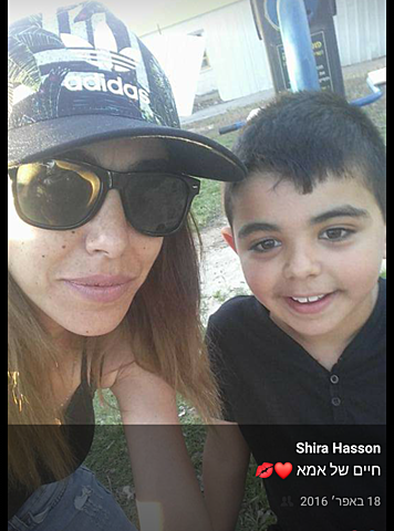 בגיל 8 עם אמא שלי היקרה