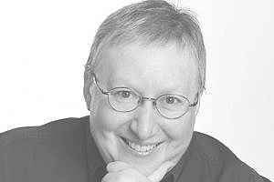 El sistema sexo-género es un conjunto de disposiciones por el que una sociedad transforma la sexualidad biológica en productos de la actividad humana y en el cual se satisfacen esas necesidades humanas transformadas