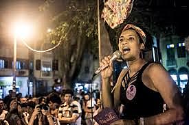 Feministas negras y lesbianas se levantan.