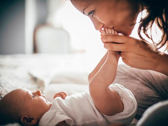 Inicio de la comunicación y lenguaje en bebés humanos