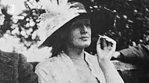 Virginia Woolf publishes her novel Mrs Dalloway, in which the action is limited to a single day.