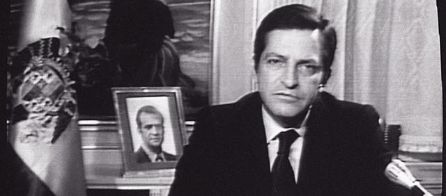 Dimissió d'Adolfo Suarez.