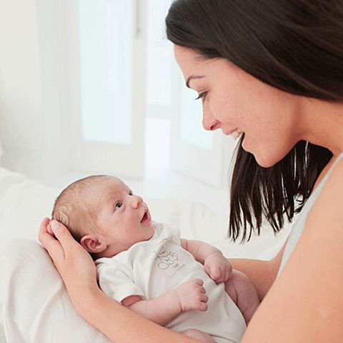 Primer estudio "cara inmóvil" a los 5 meses de edad