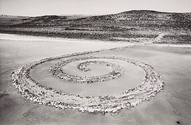 Prof - Naturel / Artificiel / Robert Smithson: "Spiral Jetty" (boue, cristaux de sel, rochers de basalte, bois et eau, cette œuvre est située au nord-est du Grand Lac Salé près de Rozel Point à Salt Lake Utah + trace photographique - Land Art)
