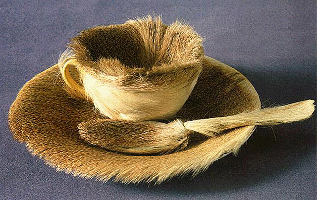 Prof - Le détournement du réel / Meret Oppenheim: "Déjeuner en fourrure" (assemblage: une tasse, sa soucoupe et une petite cuillère recouvertes de fourrure de gazelle; Muséum of Modern Art, New York - Surréalisme)