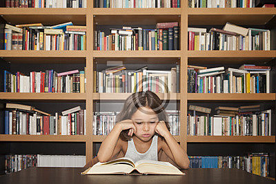 Secundaria: Tercer Año. Materia Literatura. Actividad. Leer el libro, jugar con la imaginación y luego mirábamos la película.