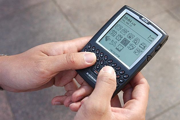 O primeiro smartphone BlackBerry (2002)