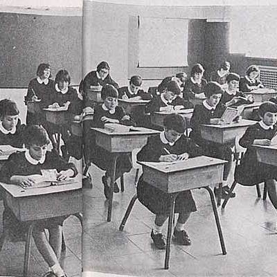 Timeline: Crisis y descentralización educativa