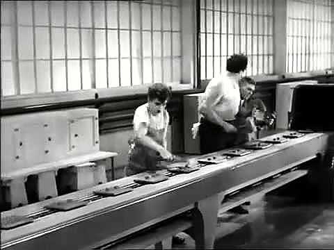 Elton Mayo encontró problemas de producción y una rotación anual de personal cercana al 250% en fábrica de Filadelfia.