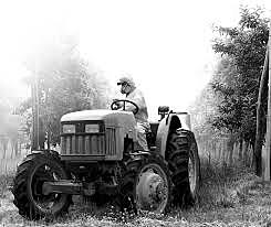 Primer tractor de gasolina con alta razón de compresión.