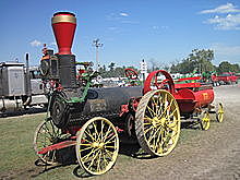 Primer tractor a gasolina