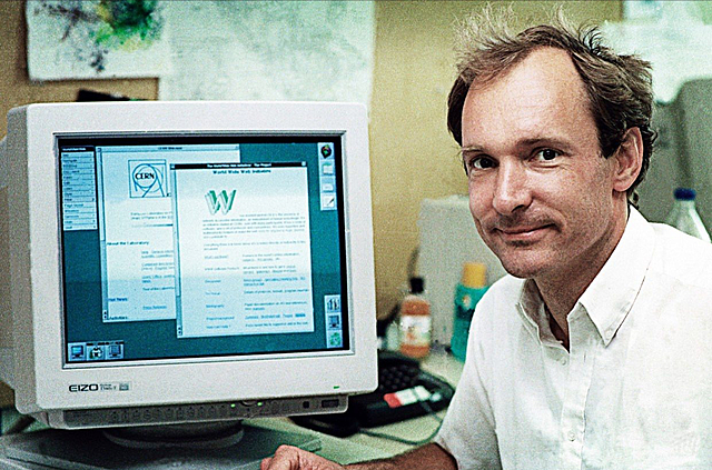 Tim Berner-Lee escribe la primera página de internet