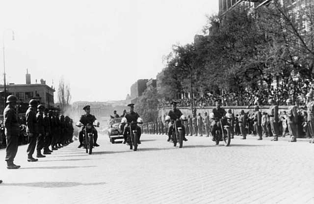 Kronprins Olav vender tilbake