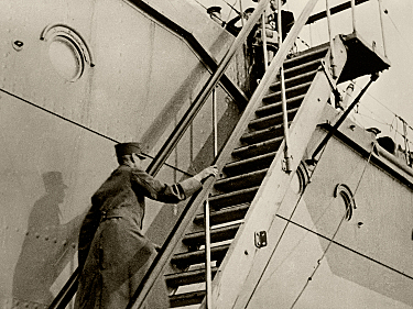 Kongen og regjeringen evakuerer landet