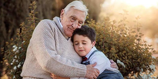 Abuelo (social y biológico)