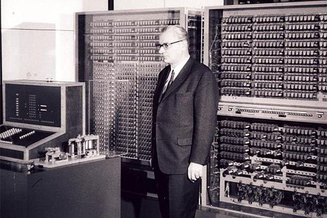 LOS PRIMEROS ORDENADORES