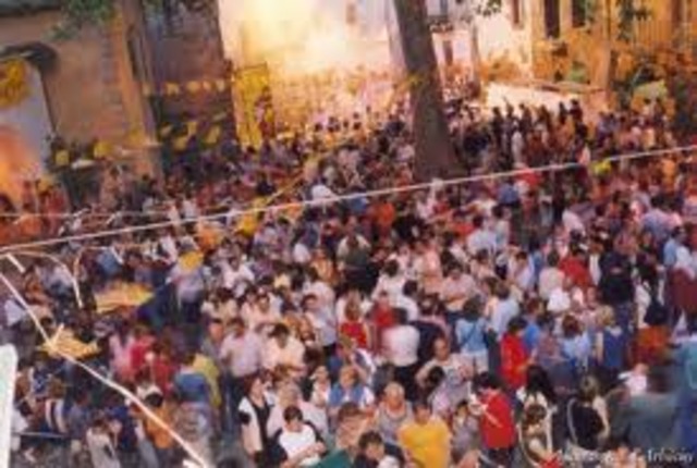 Primera passada del castell || 是过去的城堡 || ראשית בעבר הטירה