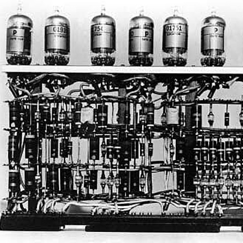 ordenadores creados con válvulas de vacío