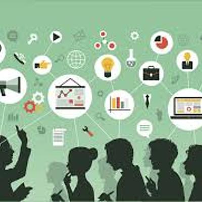 Timeline: Artefatos tecnológicos e sua relação com a evolução da prática educativa