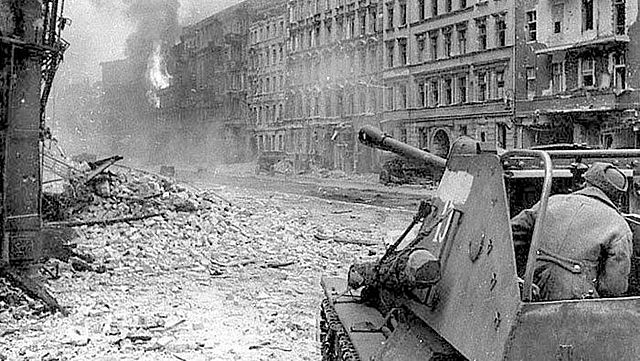 Tropas de la Unión Soviética toman Berlín.