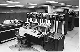 ARPANET se separa de la red militar y nace internet