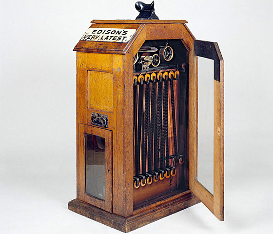 El Kinetógrafo y el Kinetoscopio.