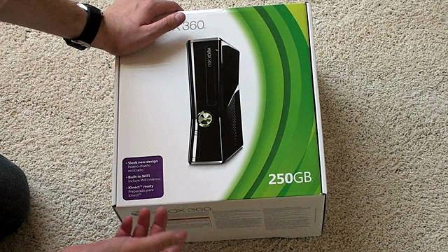 Xbox 360 Slim.
