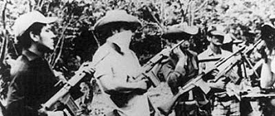 El grupo asume el nombre de Fuerzas Armadas Revolucionarias de Colombia (FARC).