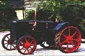 Tractor con llantas forradas de caucho