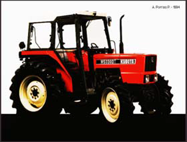 Tractor 4 R.M. con cabina de seguridad.