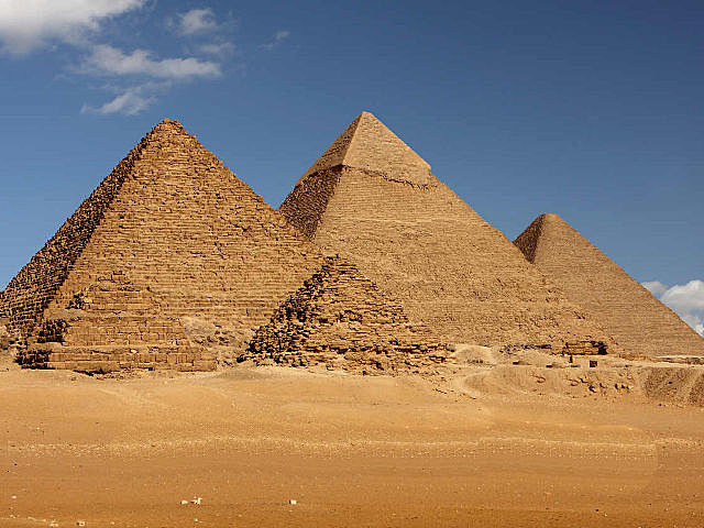 Les piramides: la gran piramide de guiza, quefren i micerino