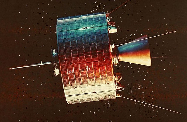 Primera comunicación por satélite