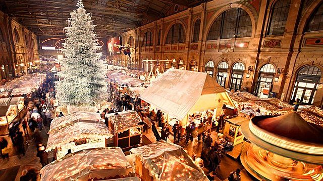 Mercado en la estación Navidad (Zürich, Suiza)