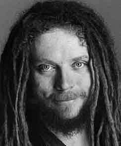 El término actual de realidad virtual se atribuye a Jaron Lanier.
