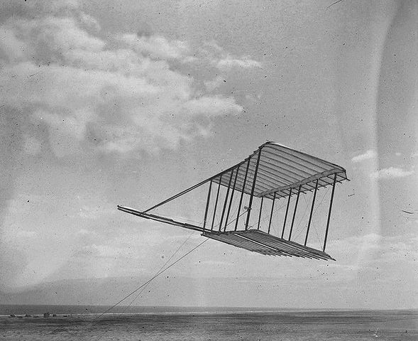Los hermanos Wright hacen su primero avion de exito